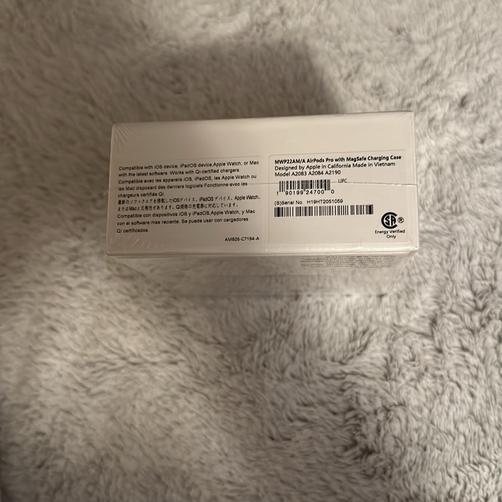 AirPods - Picture 4 of 4